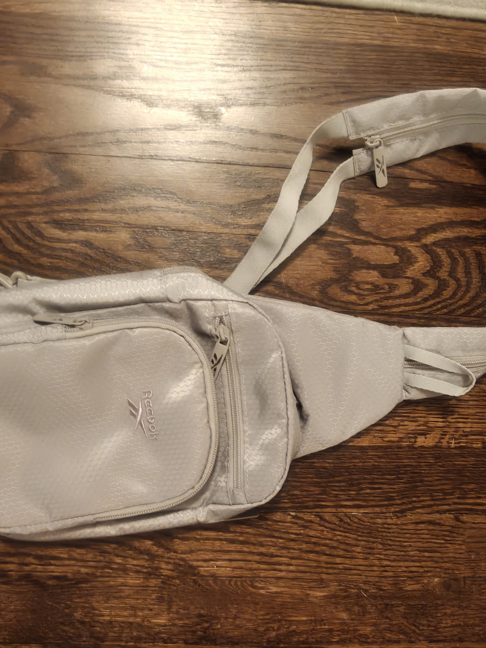 Reebok Gray Sling Bag - Lightweight Crossbody - Picture 2 of 7